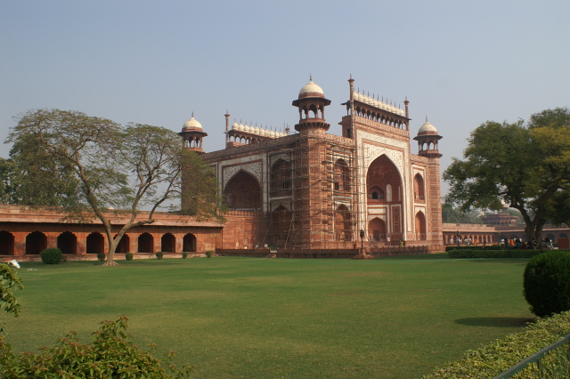 entrance_taz_mahal.jpg